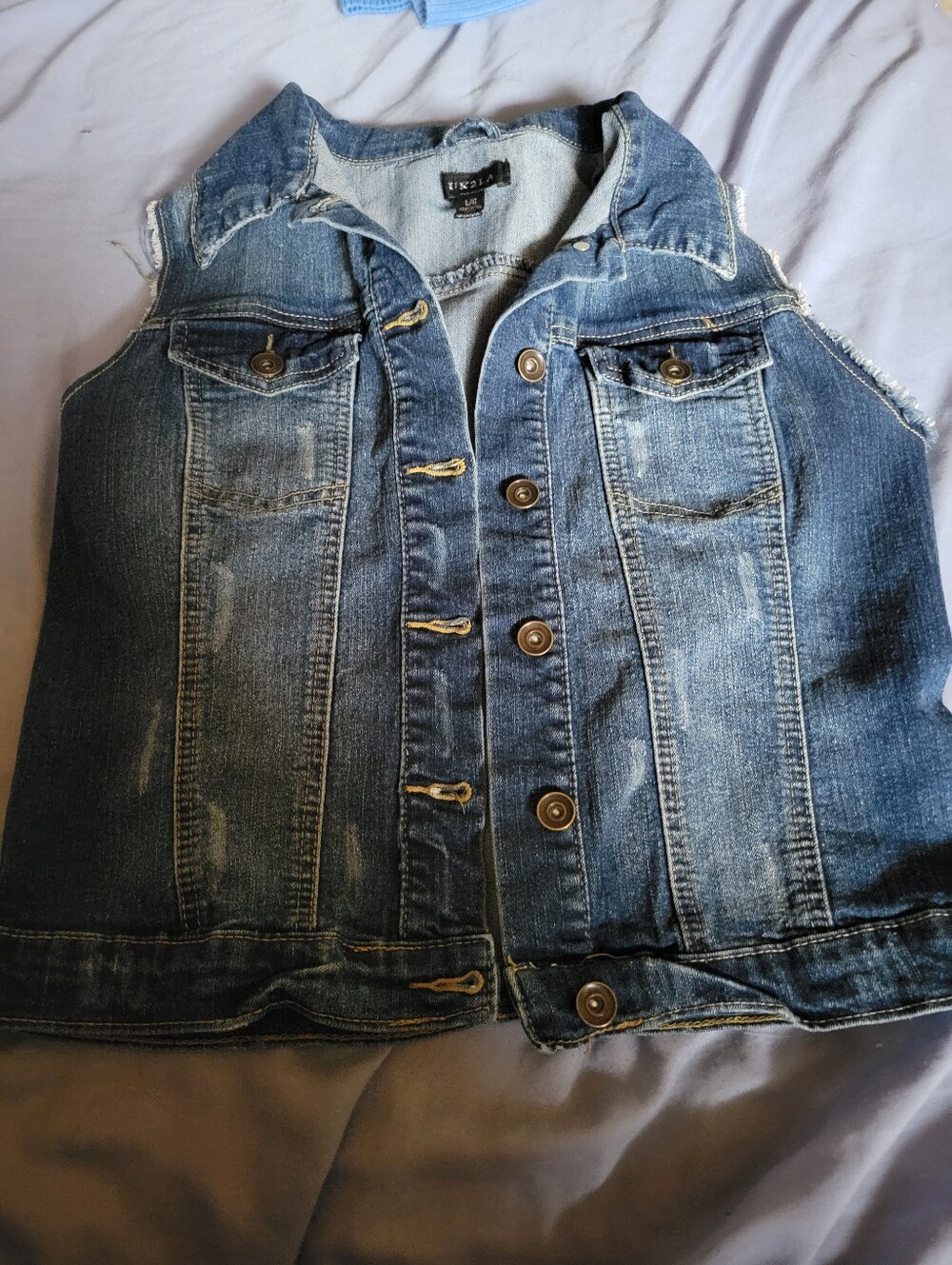 Women's Distressed Denim Vest